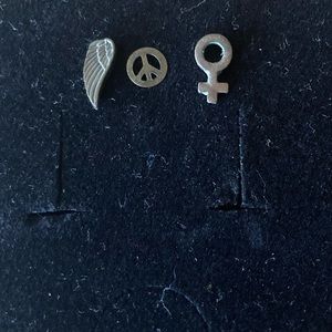 Vintage Studs Singles ☮️🚺🦋